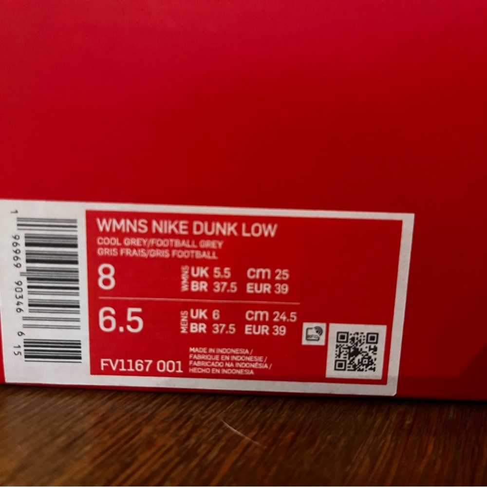 Nike Women's Dunk Low - Picture 6 of 6